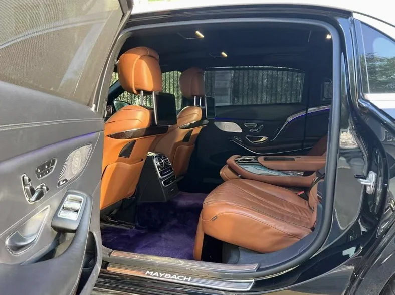 奔驰S 后面外观二