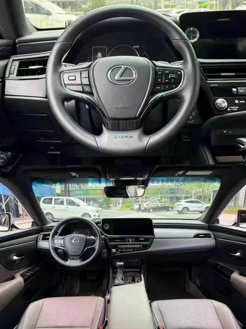 雷克萨斯ES 后面外观一