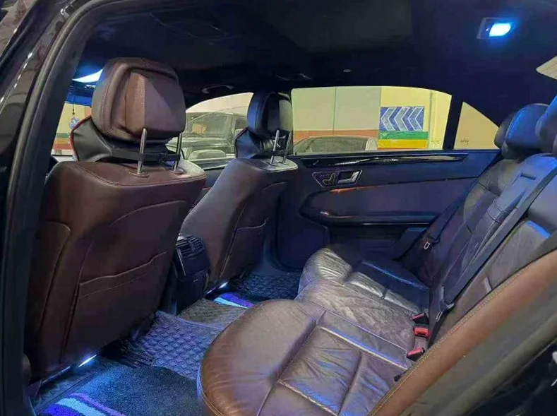 奔驰E 后面外观一