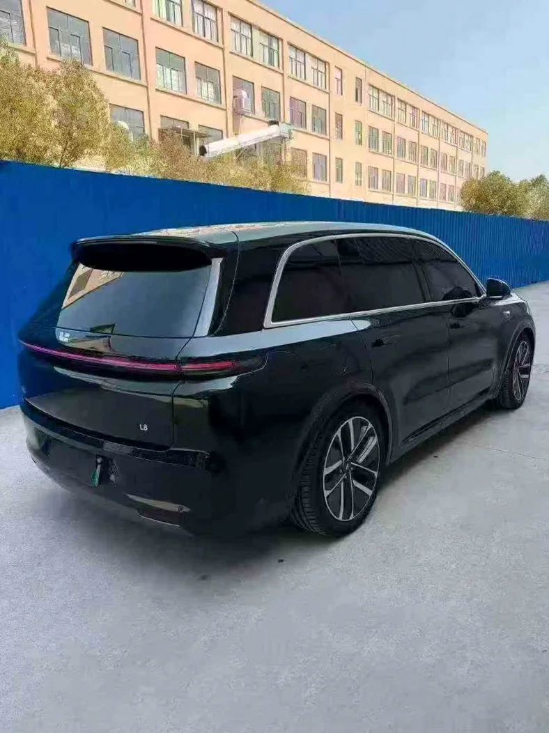 理想L8 后面外观二