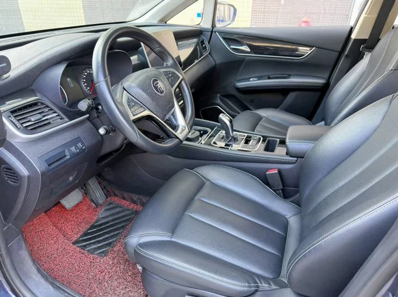 比亚迪宋MAX 后面外观三