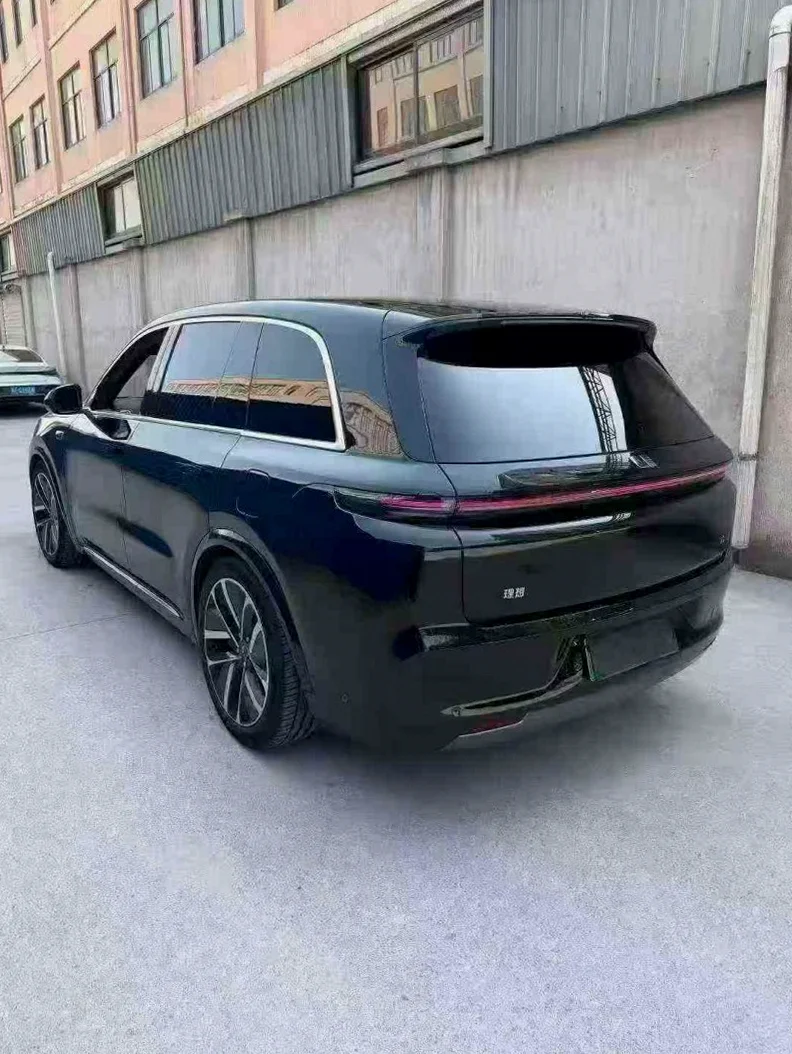 理想L8 后面外观三