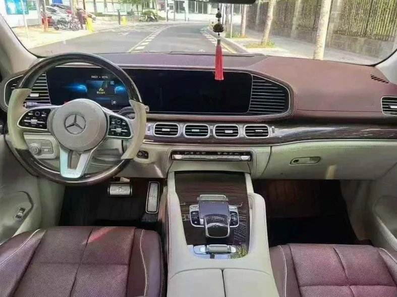 奔驰迈巴赫GLS 后面外观一