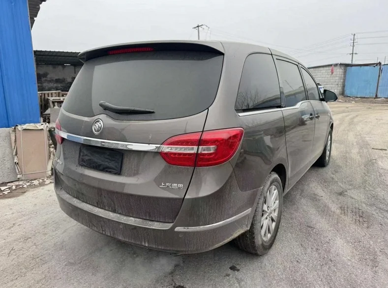 别克GL8 后面外观三