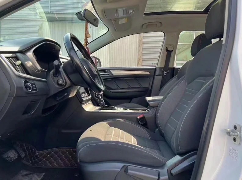 荣威RX5 后面外观二