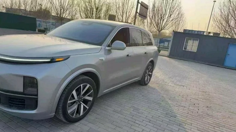 理想L8 正面外观三