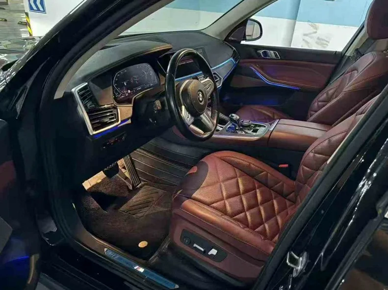 宝马X5 正面外观三