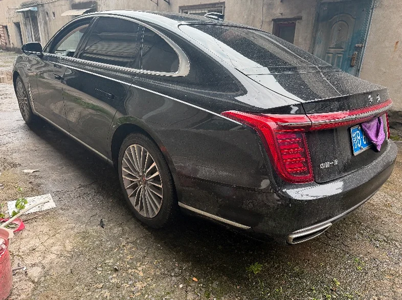 红旗H9 后面外观一