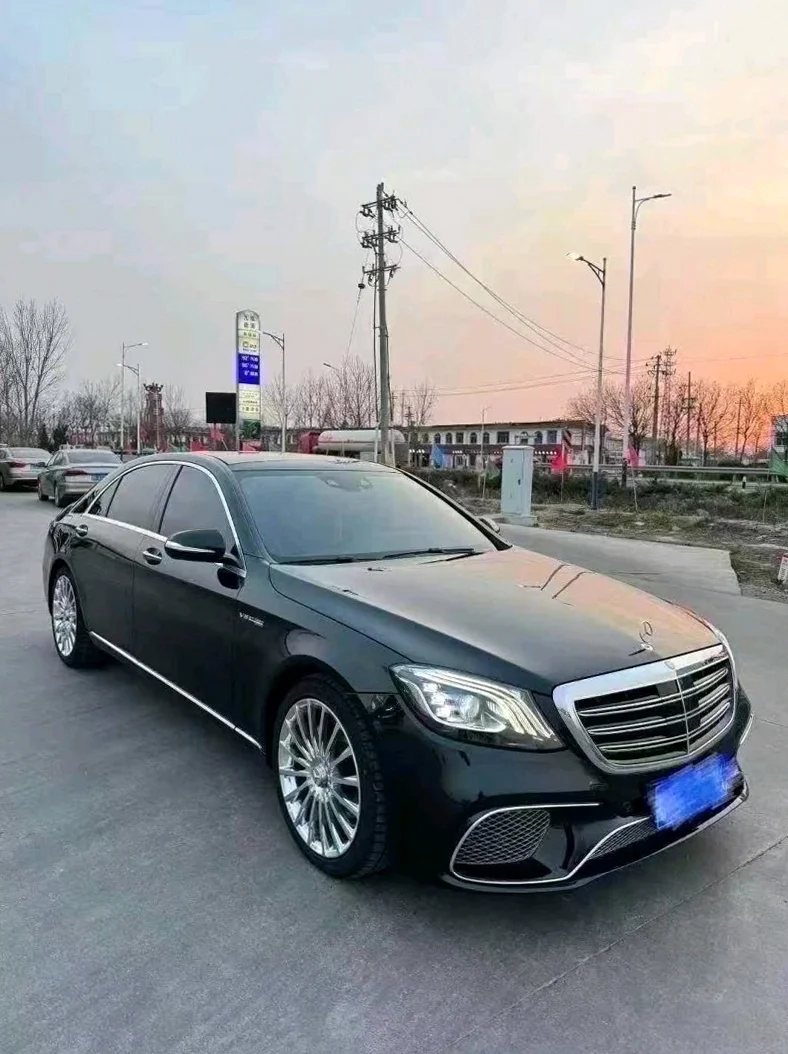 奔驰S 正面外观二