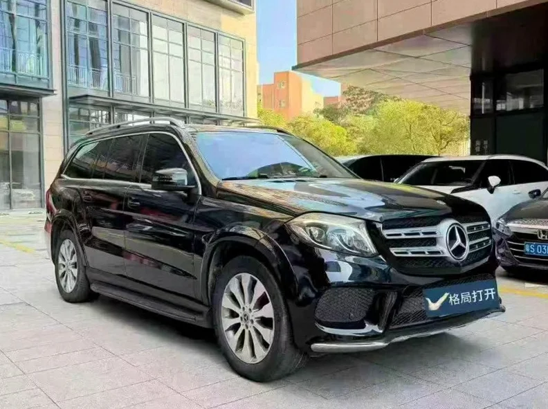 奔驰GLS 正面外观二
