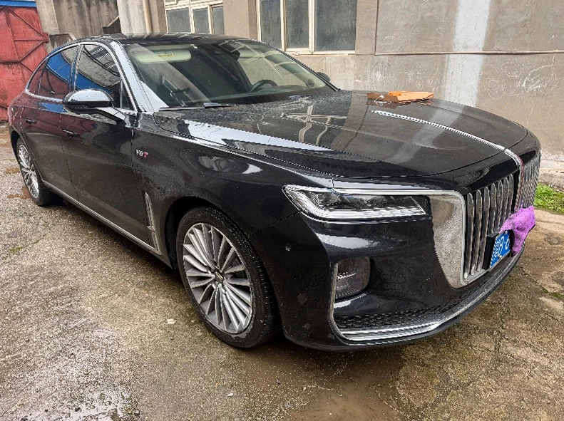 红旗H9 正面外观二