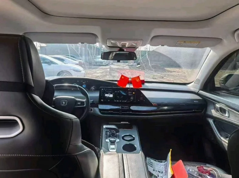 长安汽车UNI 正面外观三