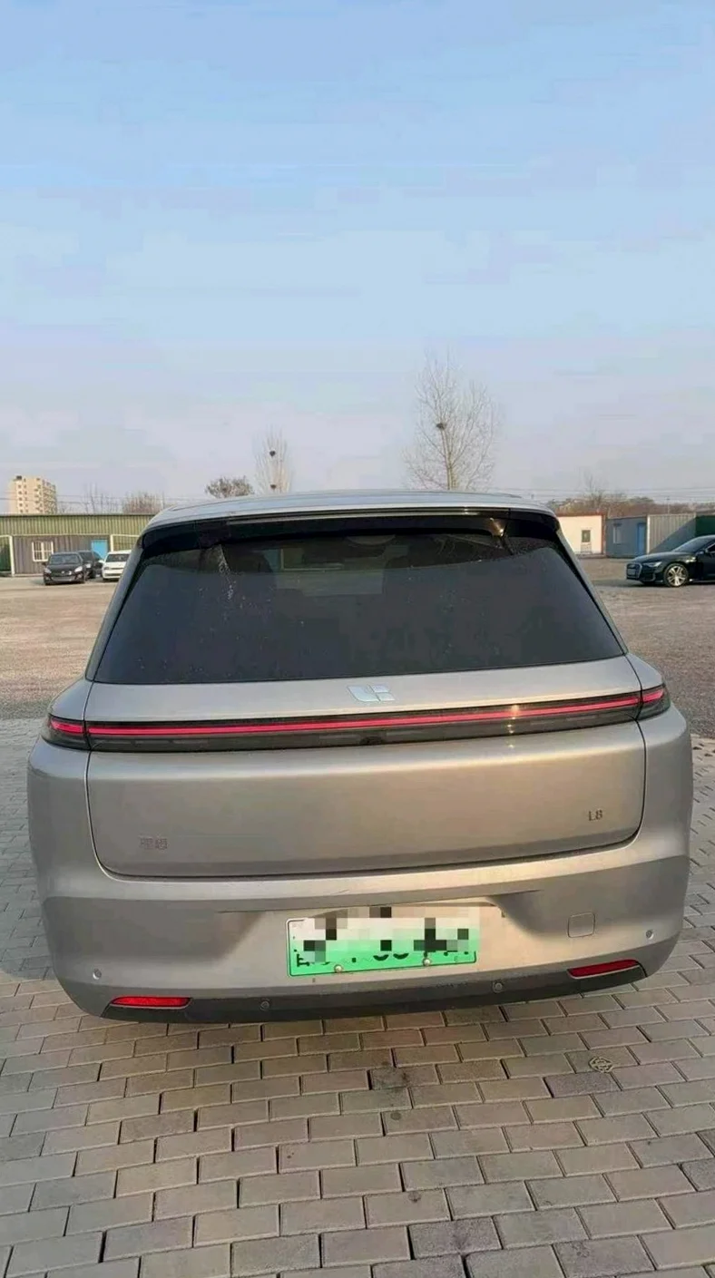 理想L8 后面外观一