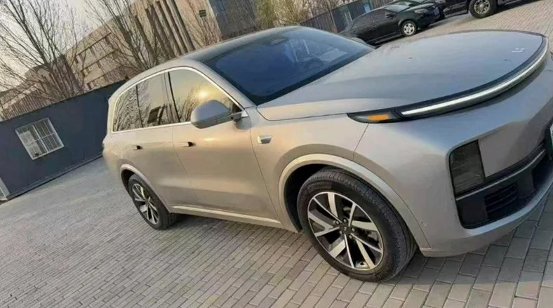 理想L8 正面外观二