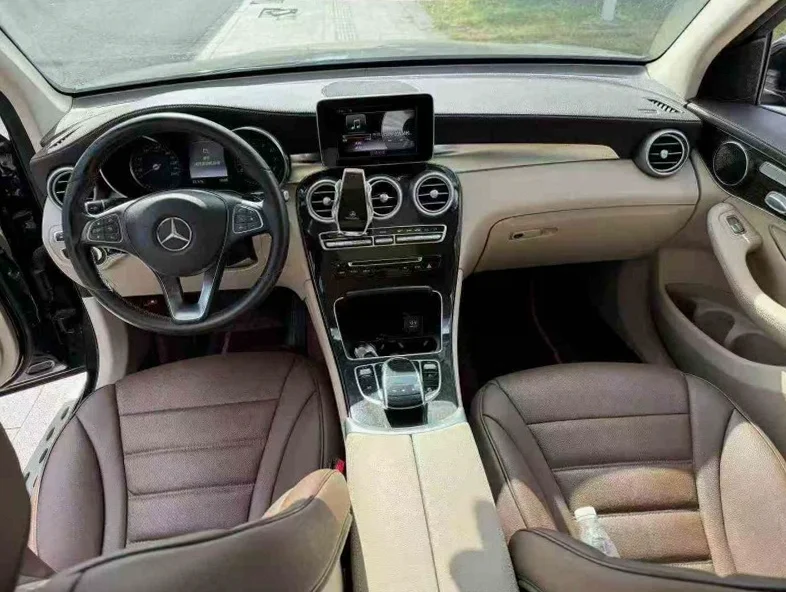 奔驰GLC 后面外观一