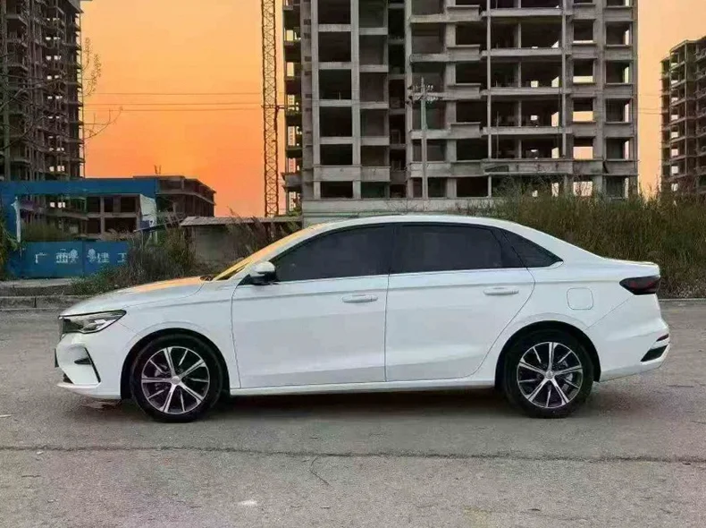 吉利帝豪 后面外观一