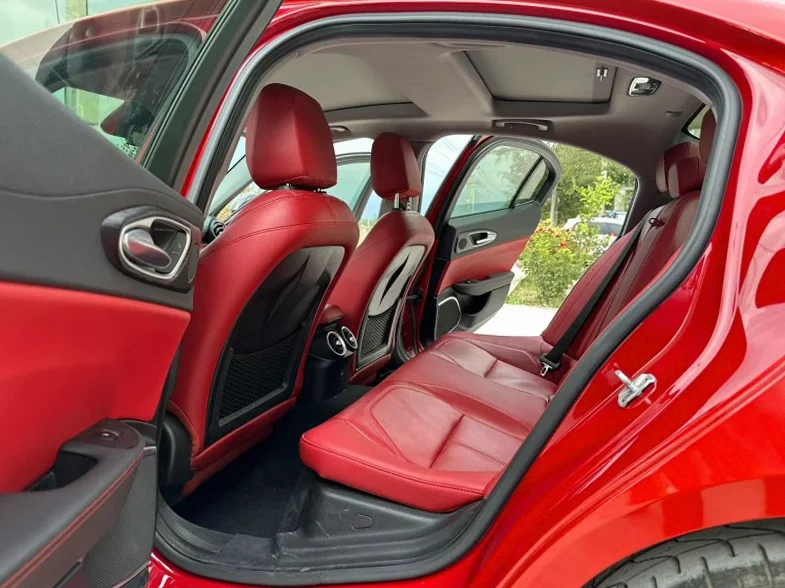 阿尔法·罗密欧Giulia 后面外观一