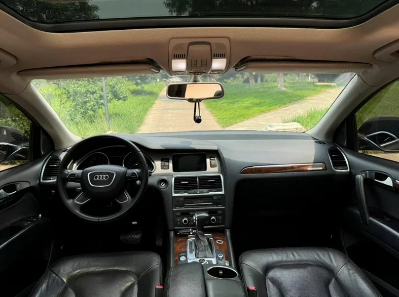 奥迪Q7 内饰后排