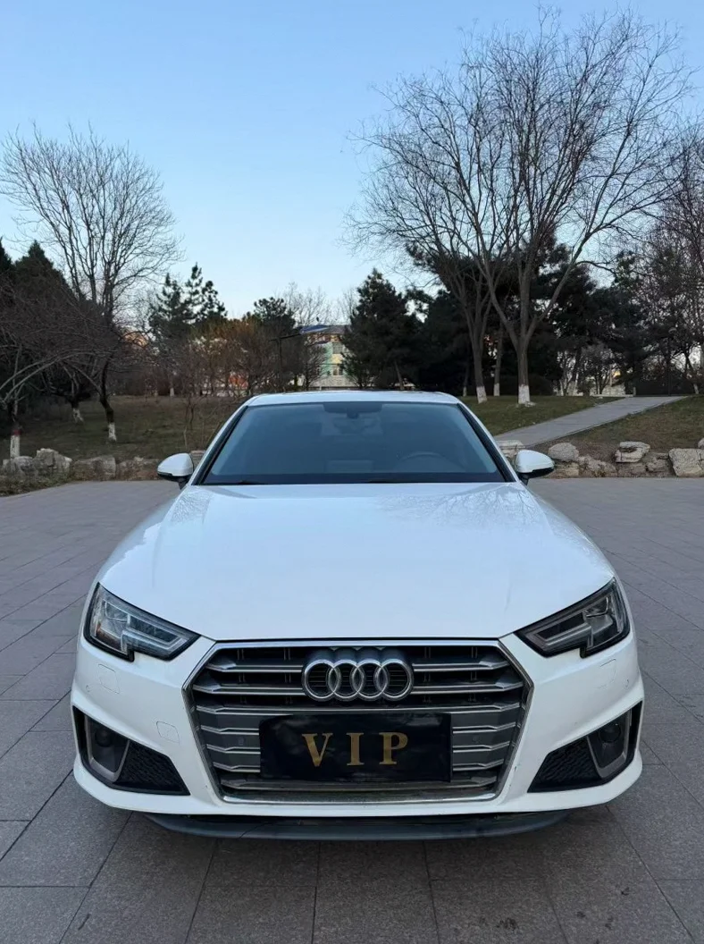 20年奥迪A4L 2.0T运动版高配