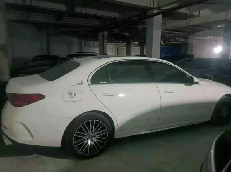 奔驰C 后面外观二