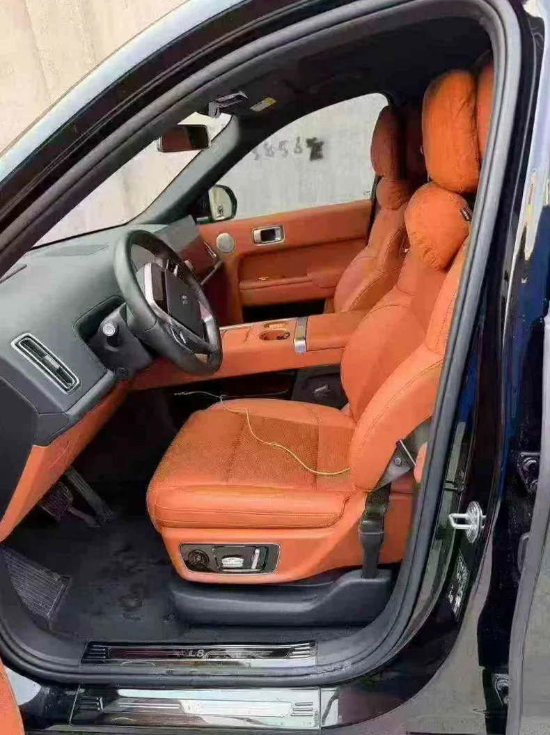 理想L8 内饰前排