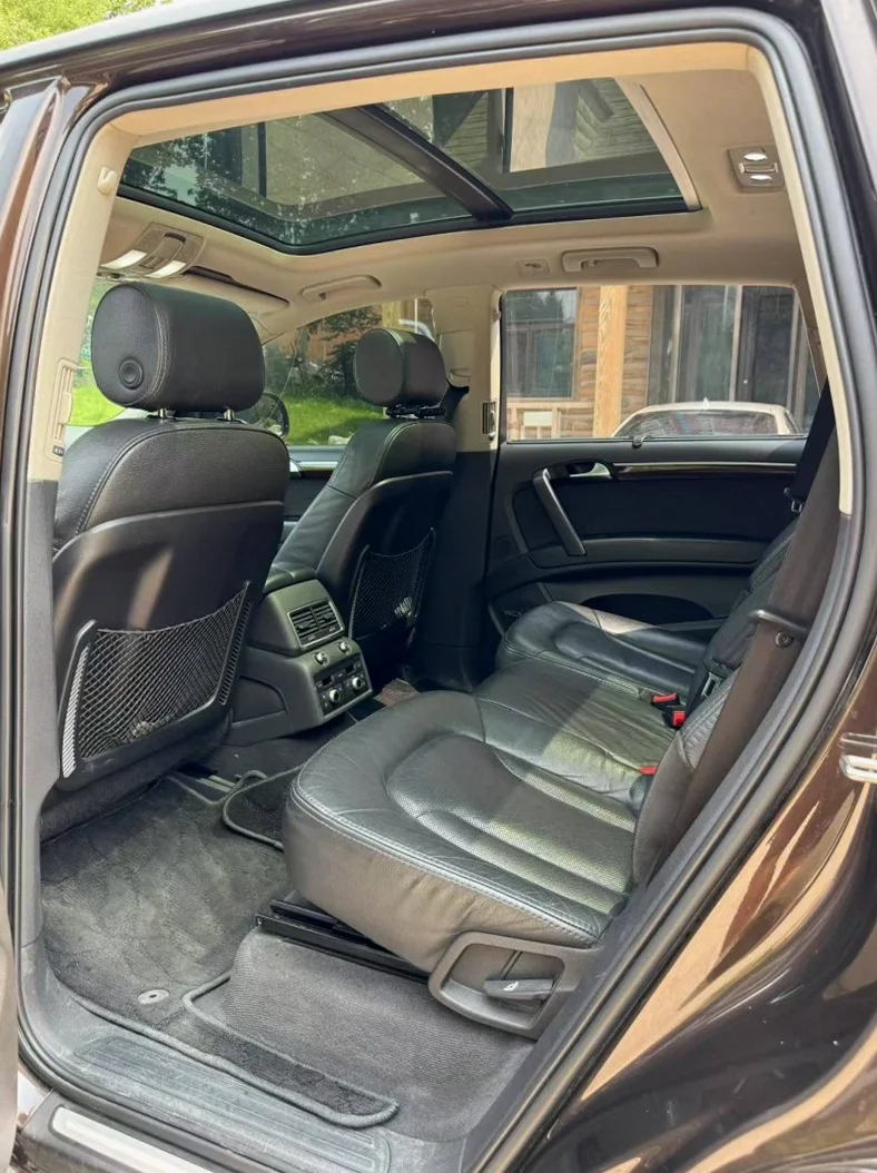 奥迪Q7 内饰前排