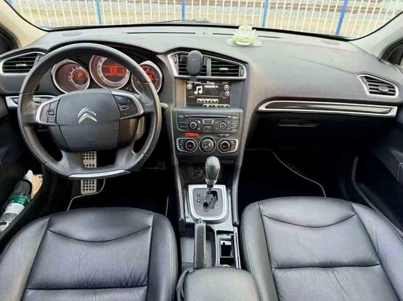 雪铁龙C4 后面外观二