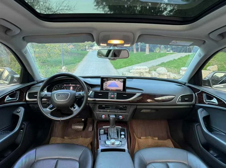 奥迪A6L 内饰后排