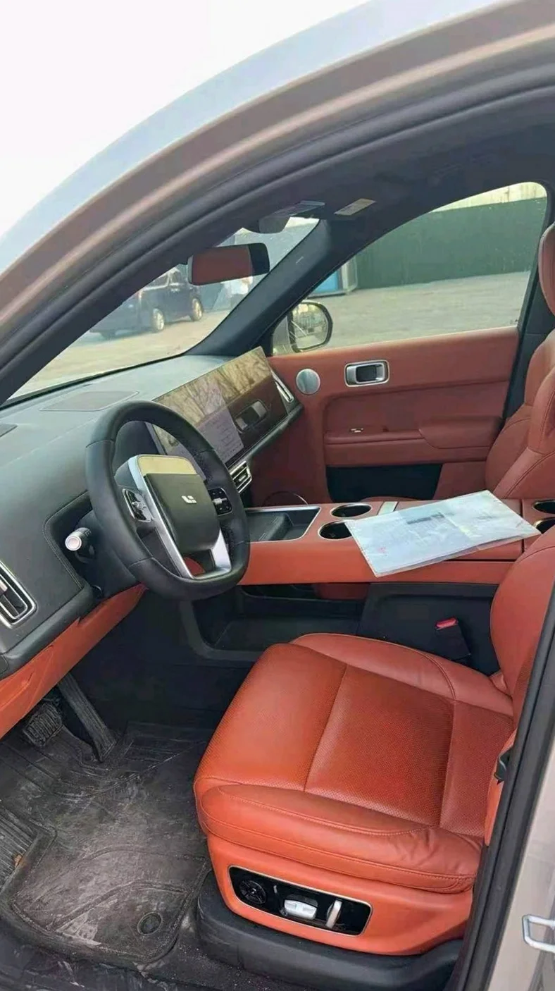 理想L8 后面外观三