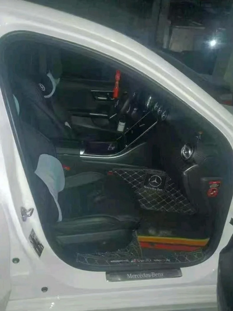 奔驰C 后面外观一