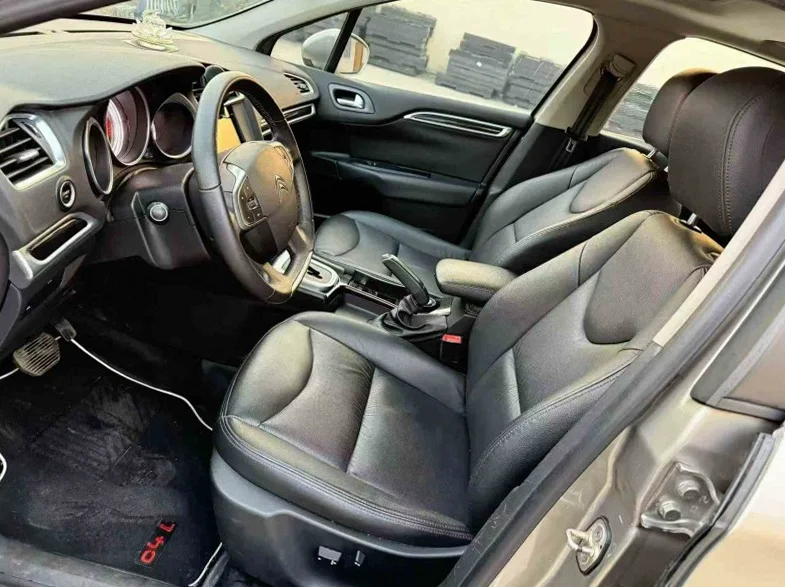 雪铁龙C4 后面外观三