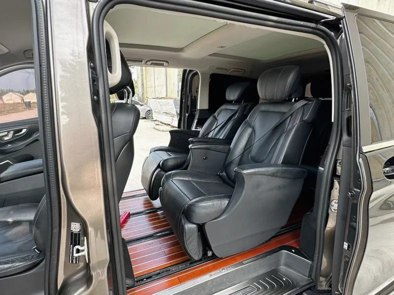 奔驰V 内饰前排