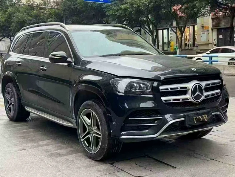奔驰GLS 正面外观三