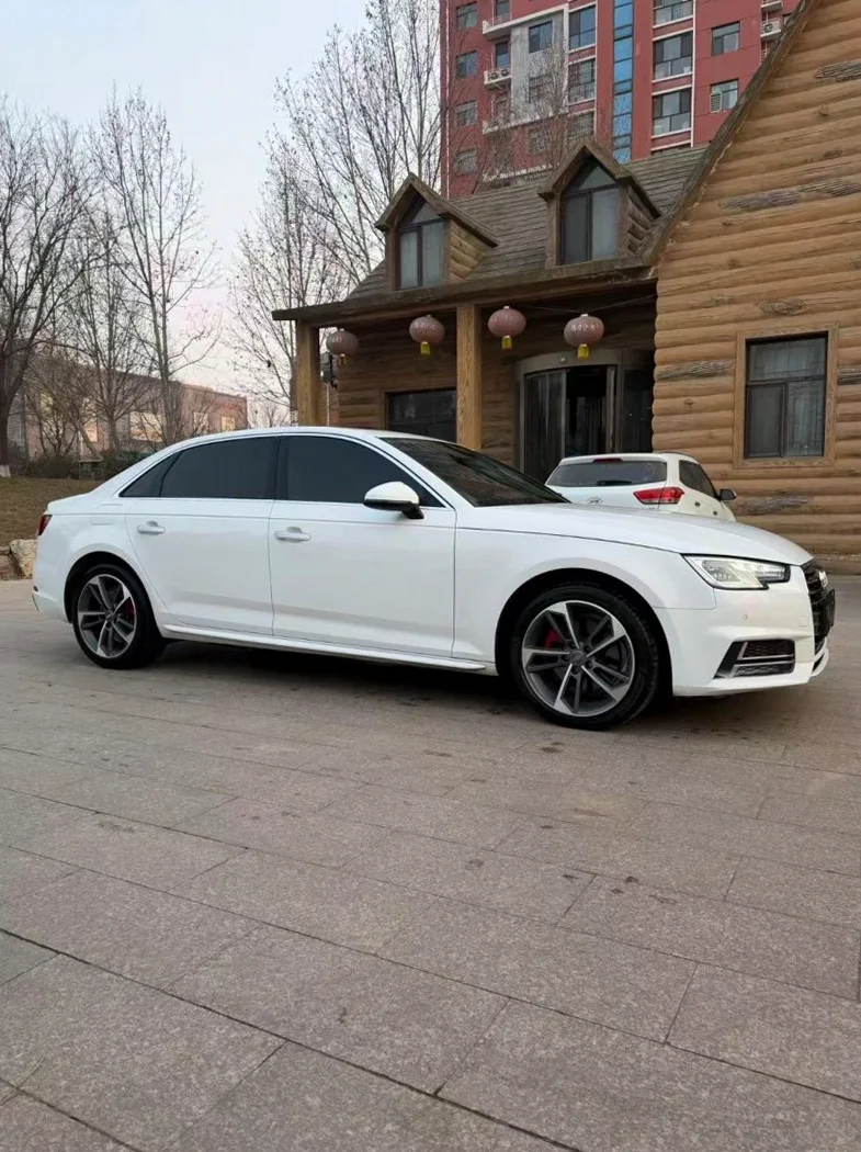 奥迪A4L 后面外观一