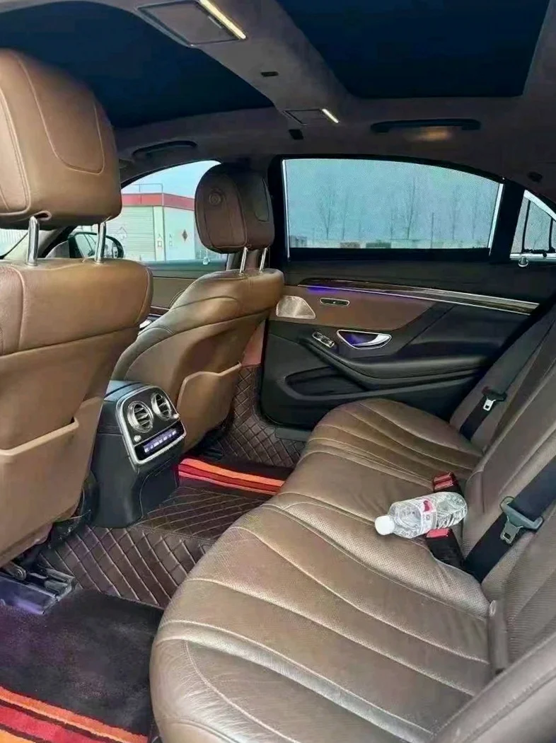 奔驰S 后面外观二