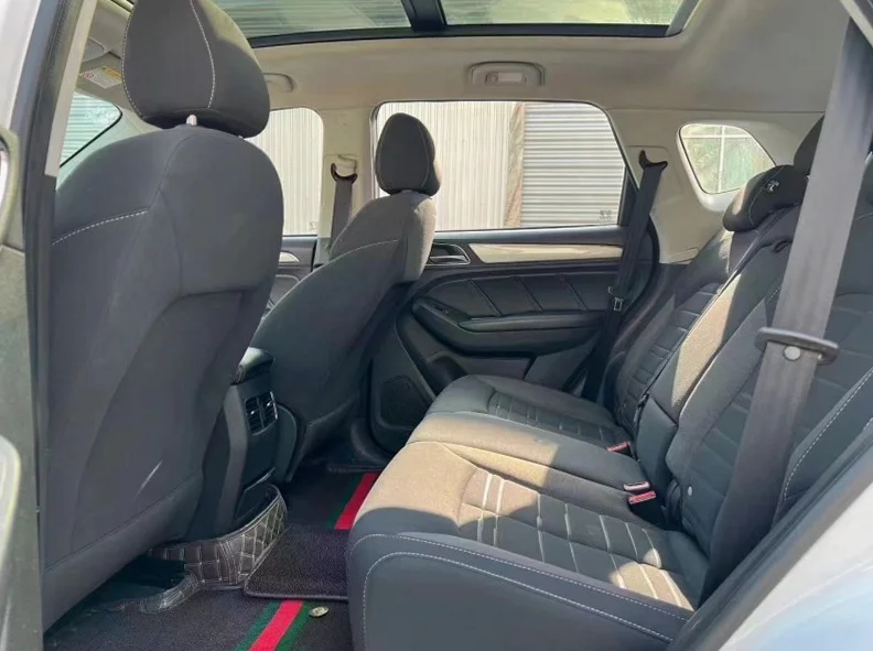 荣威RX5 后面外观三