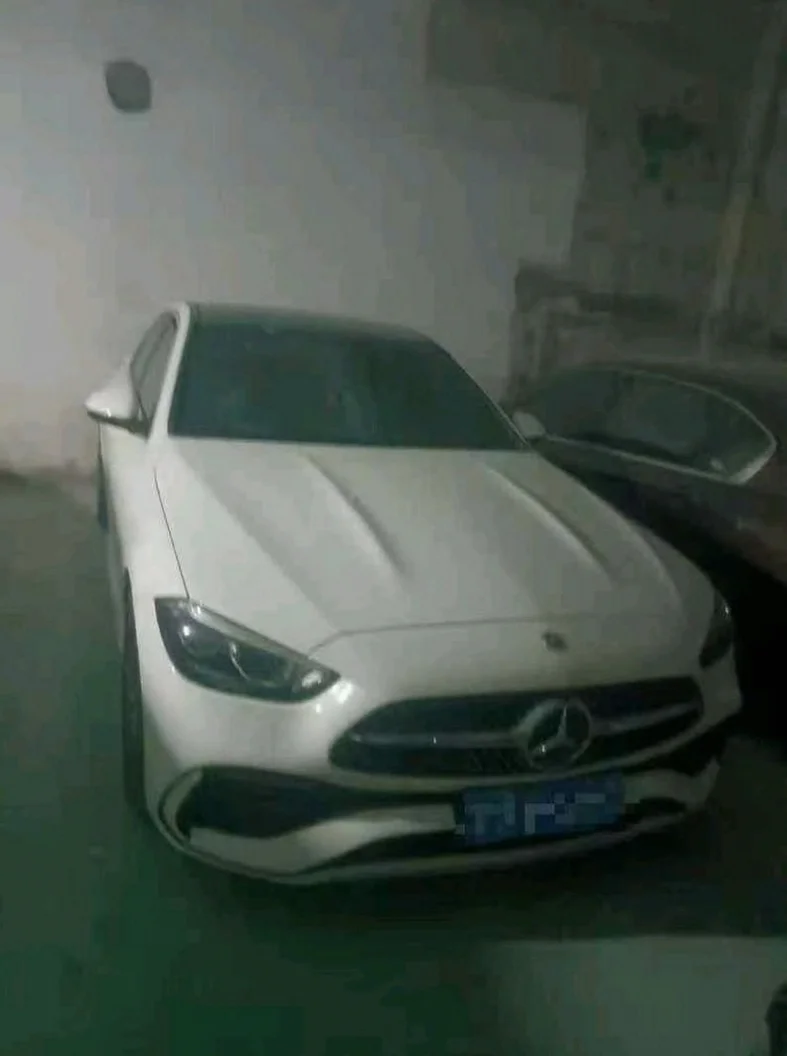 23年奔驰C260L皓夜运动版