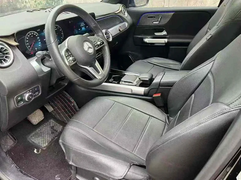 奔驰GLB 后面外观三