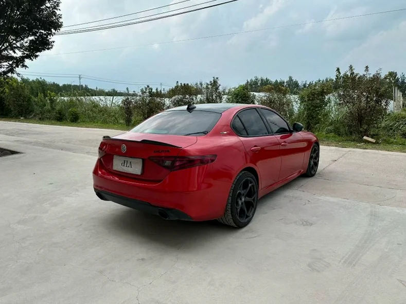 阿尔法·罗密欧Giulia 正面外观三