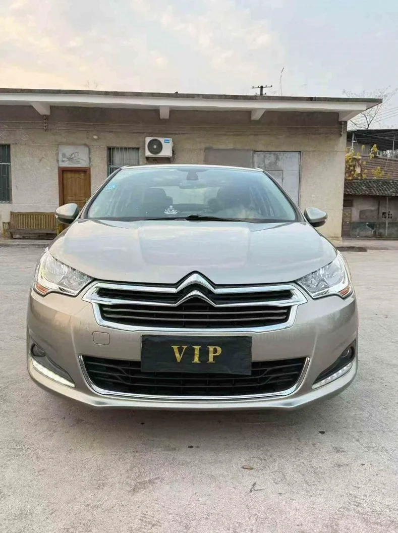 常德2015年雪铁龙C4大本车 正面外观一