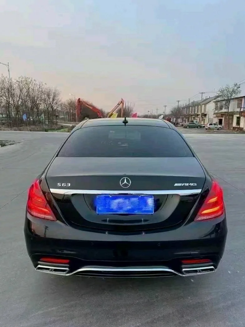 奔驰S 内饰后排