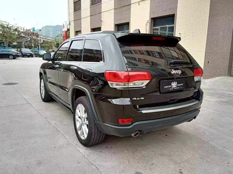 Jeep大切诺基 内饰后排