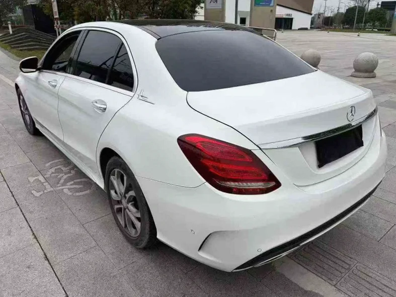 奔驰C 内饰前排