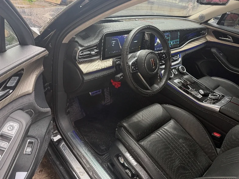 红旗H9 后面外观三