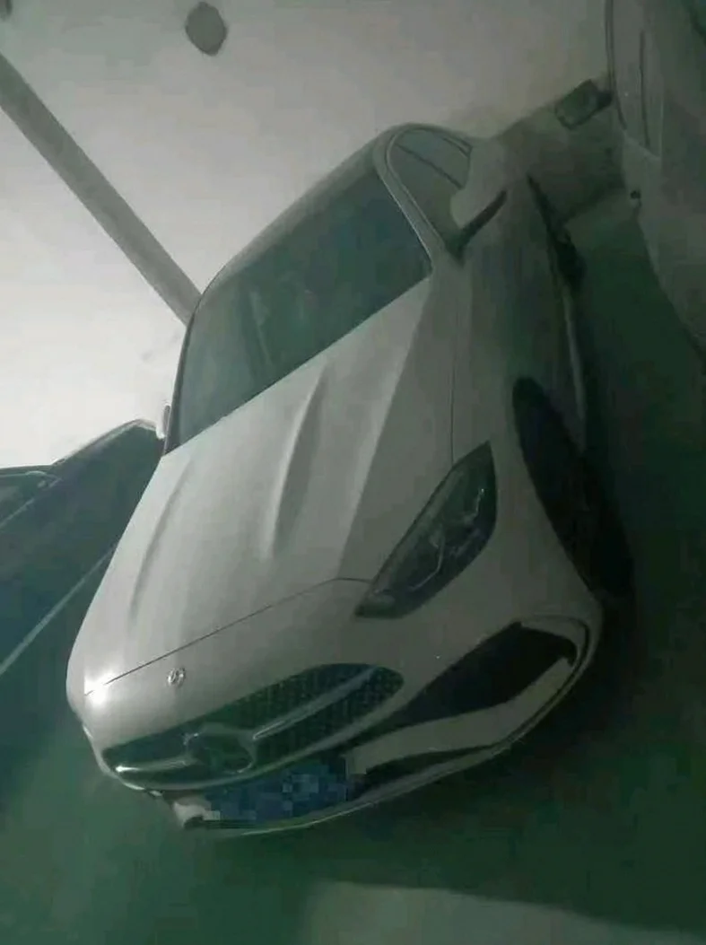 奔驰C 正面外观二