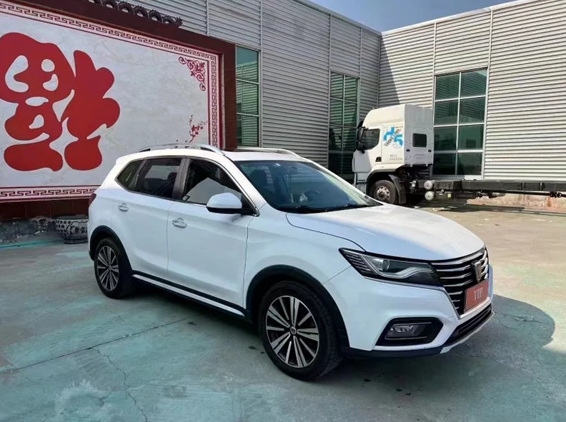 荣威RX5 正面外观三