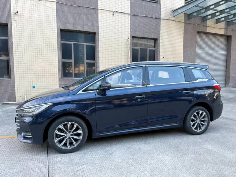 比亚迪宋MAX 正面外观二