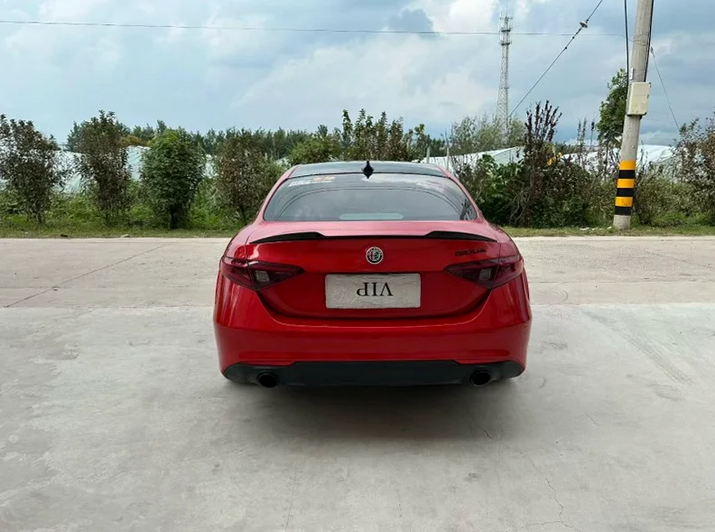 阿尔法·罗密欧Giulia 内饰后排