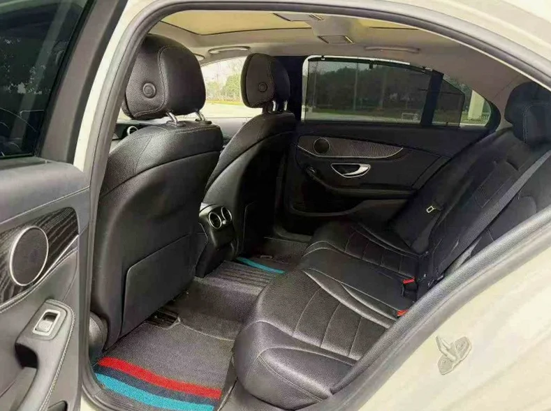 奔驰C 后面外观二