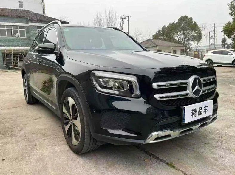 奔驰GLB 正面外观二